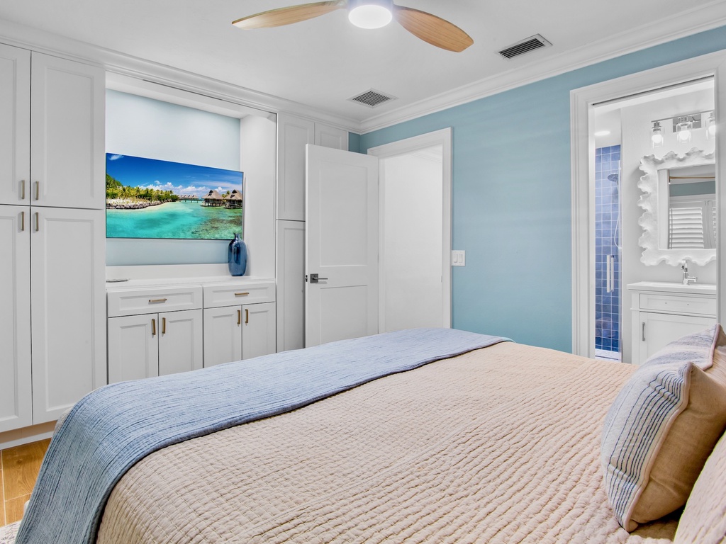 Third Bedroom, King bed