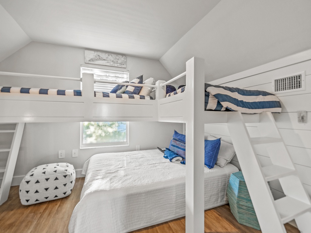 Third Bedroom - Twin / Full Bunk