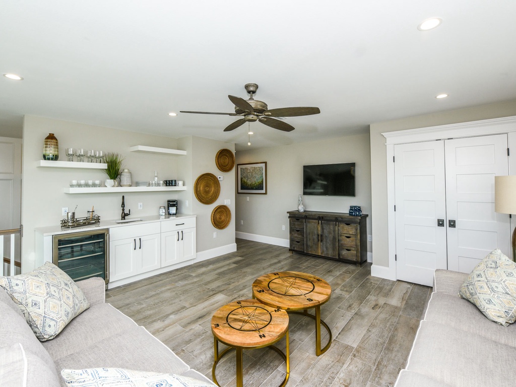 Third Floor Living, Queen Sleeper Sofa