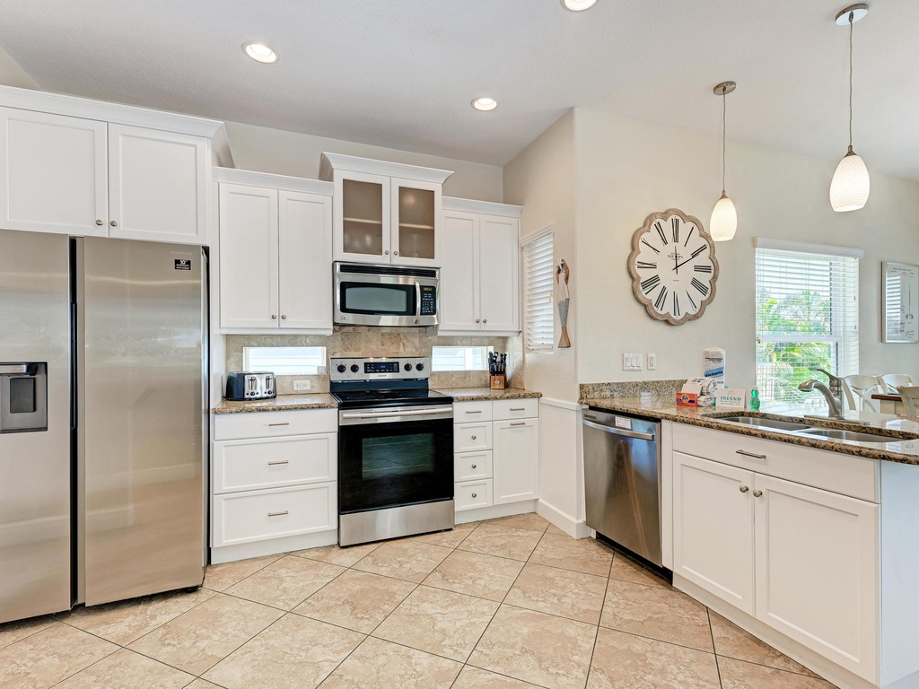 Fully-Equipped Kitchen - Anna Maria Island Locals
