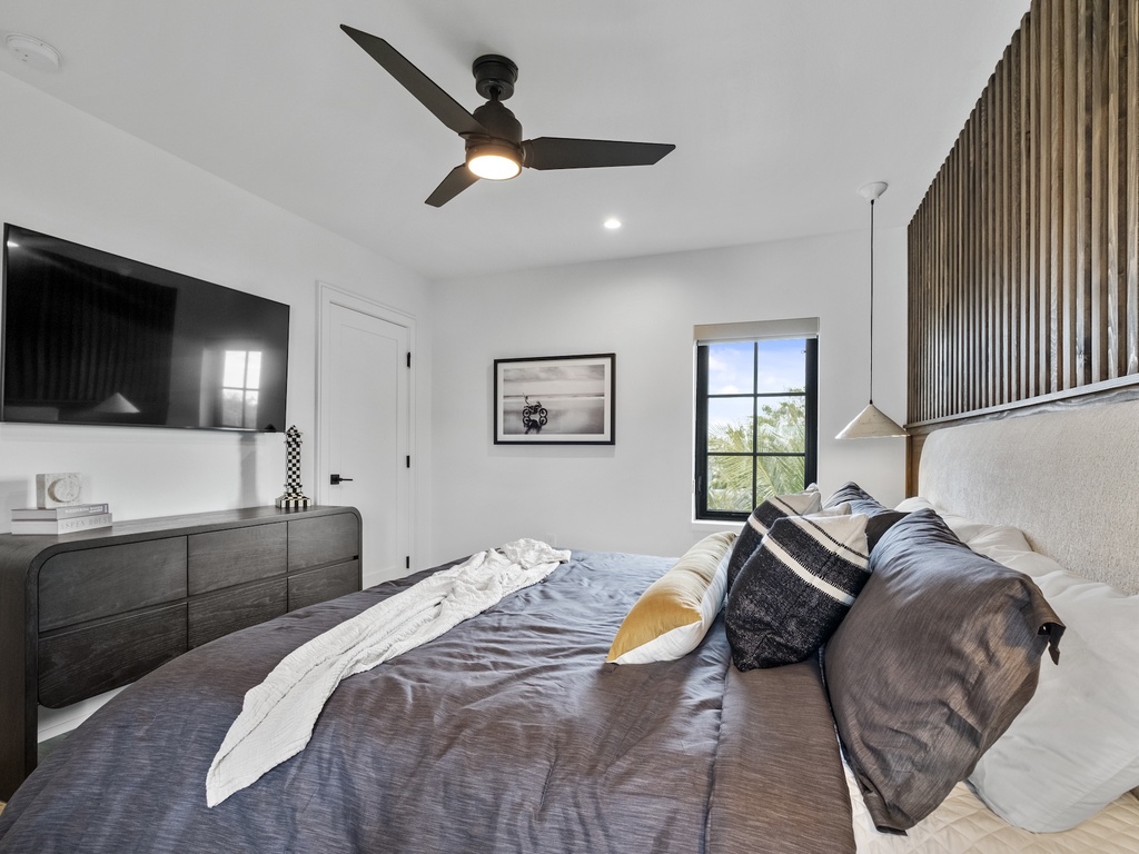Second Bedroom, King