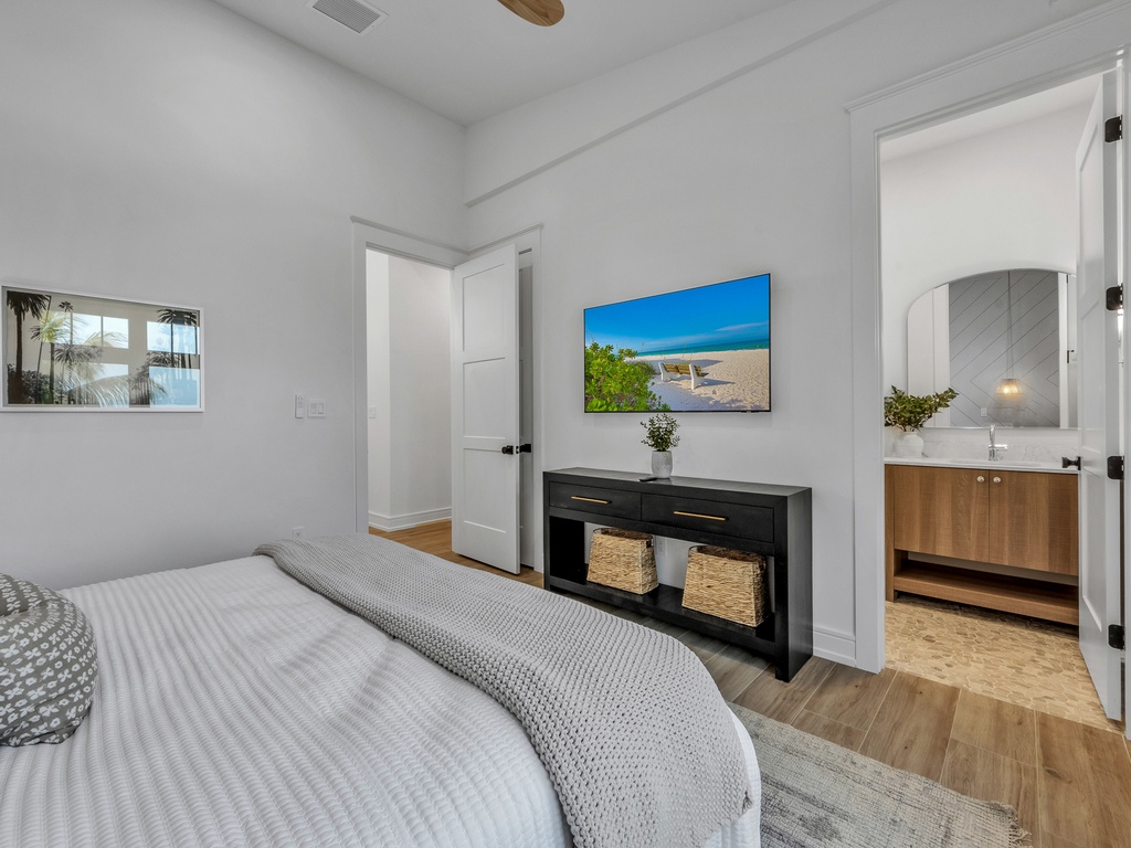 Fifth Bedroom - King