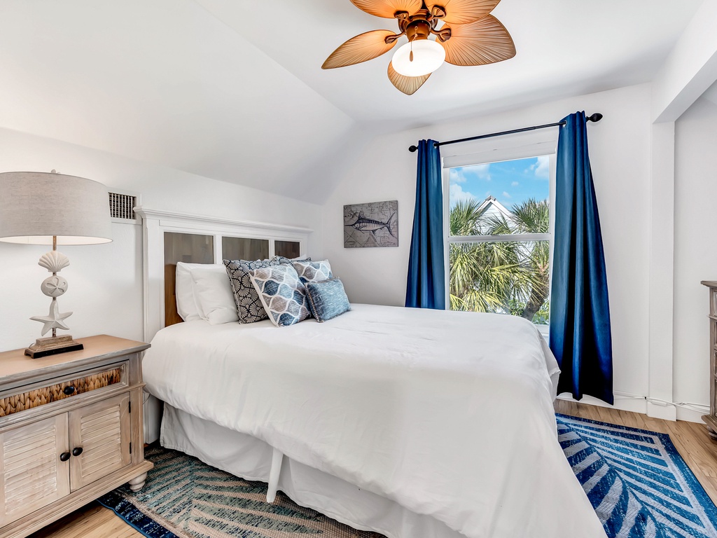 Second Bedroom - Queen