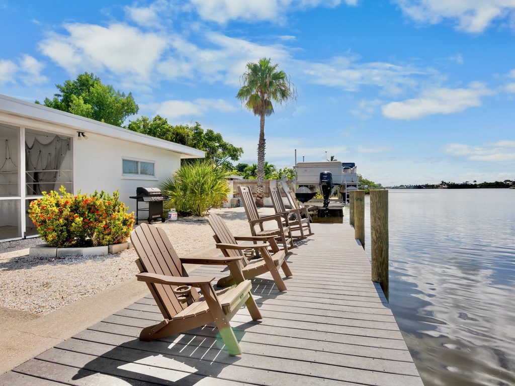 Bayfront Dock, Seating