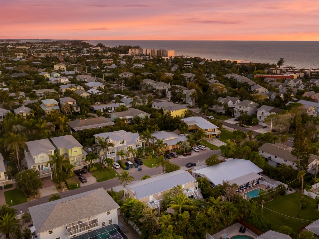 Pineapple Palms - By Anna Maria Island Accommodations