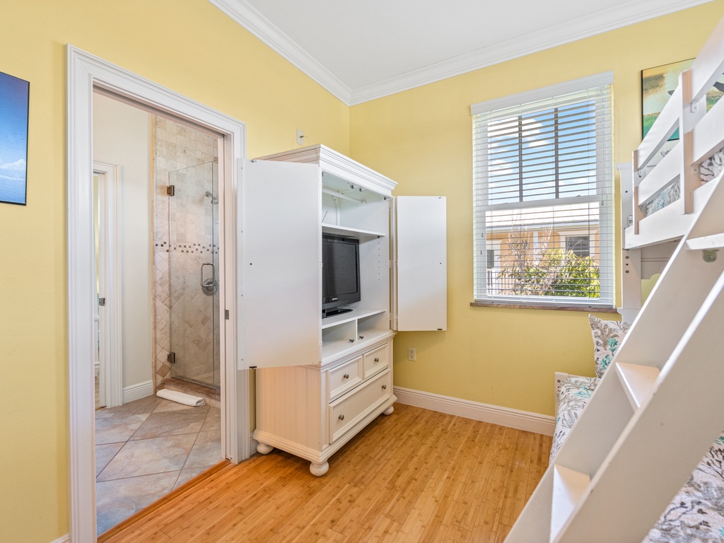 Fifth Bedroom - Shared Bathroom with Fourth Bedroom