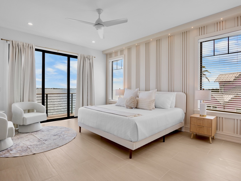 Third Bedroom, King bed