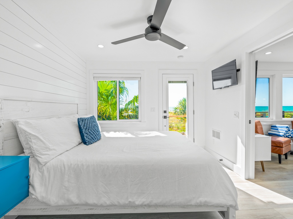 Second Bedroom, Queen bed