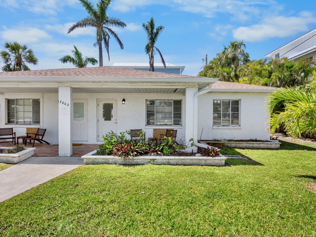 Starfish Cove A by AMI Locals