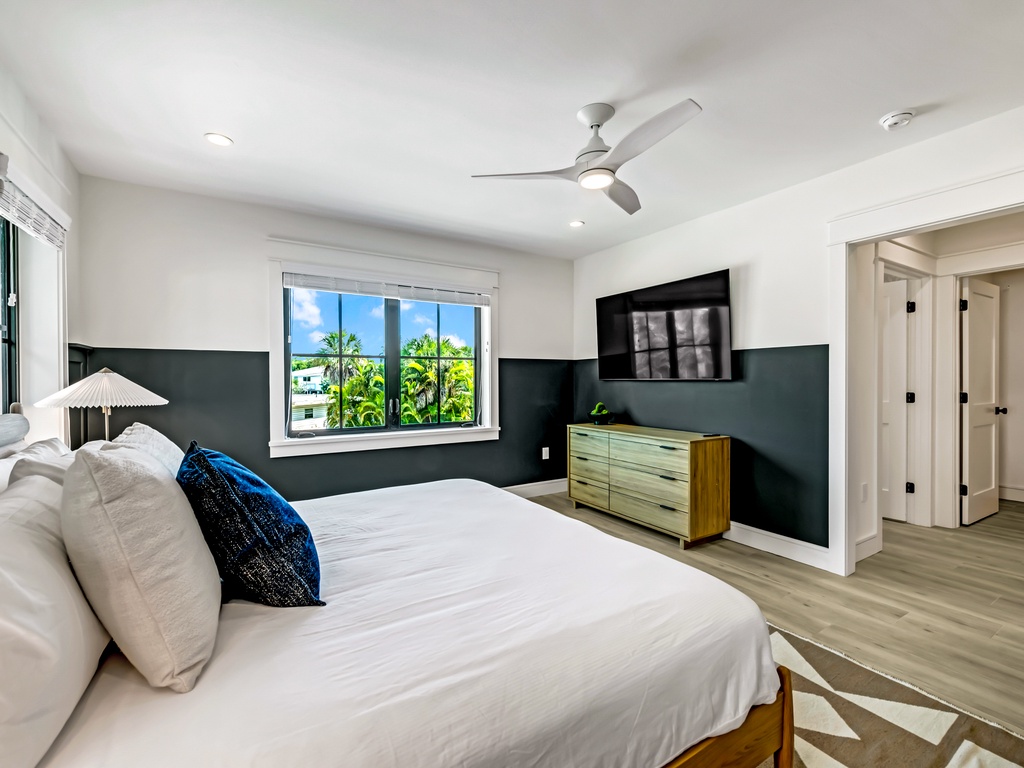 Second Bedroom - King