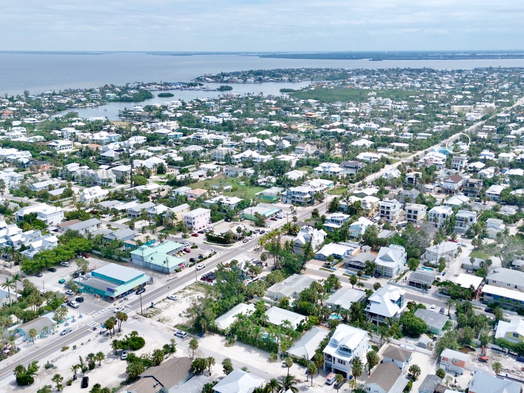 Gulf Shore Cottage by Anna Maria Island Accommodations