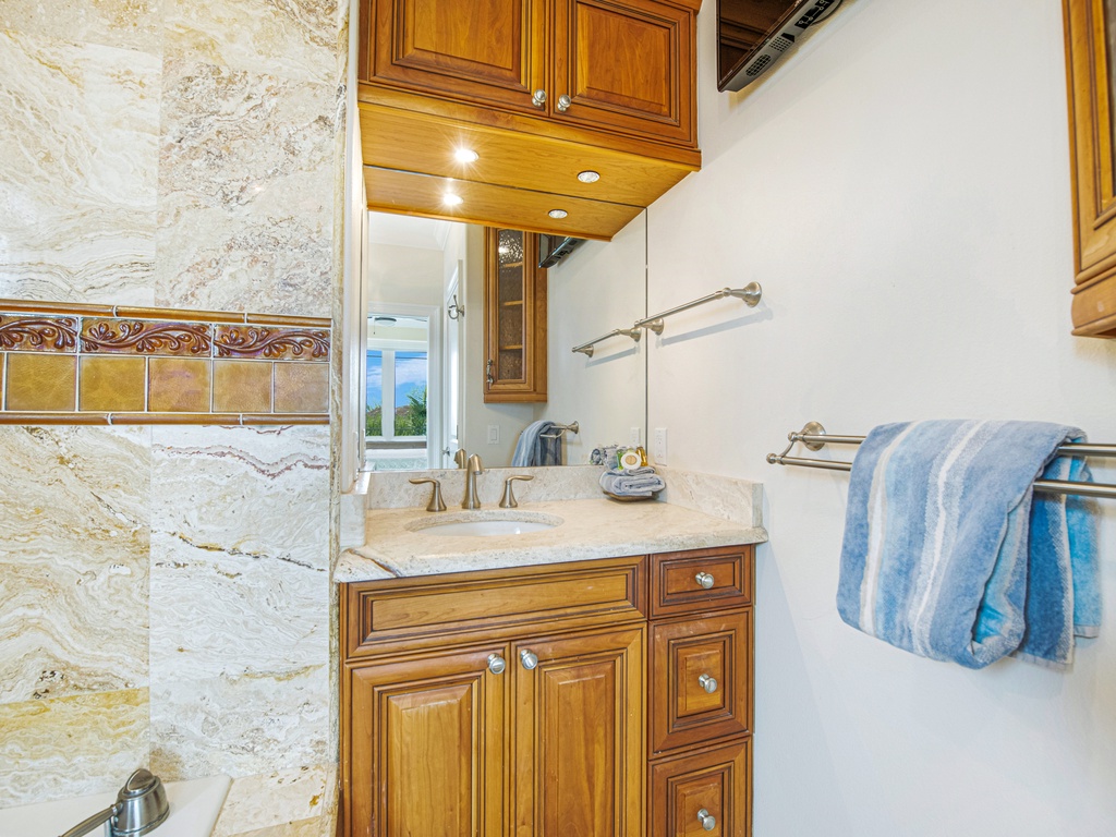 Primary Bathroom - Upper Level