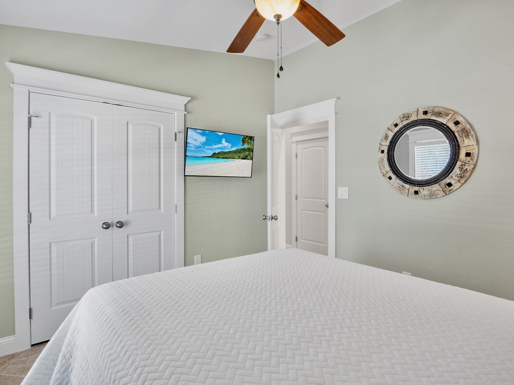 Third Bedroom, Queen bed with TV