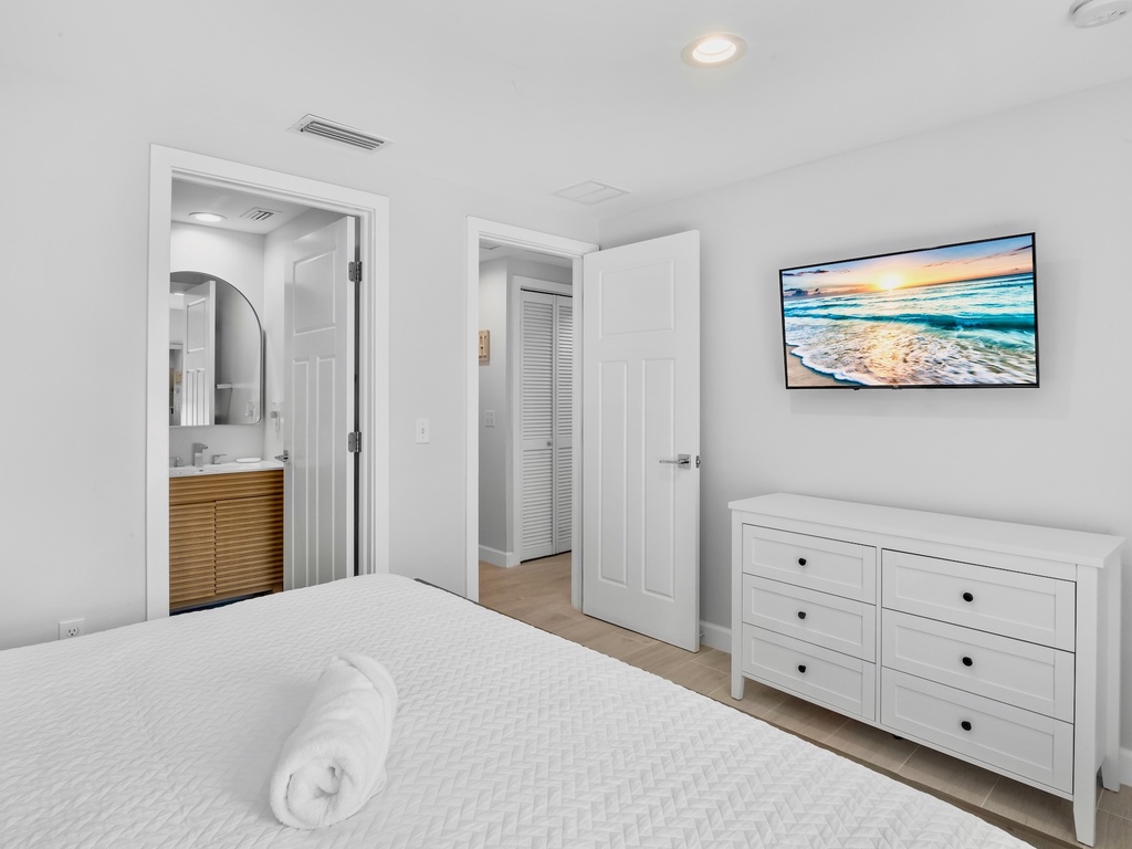 Primary Bedroom B, King