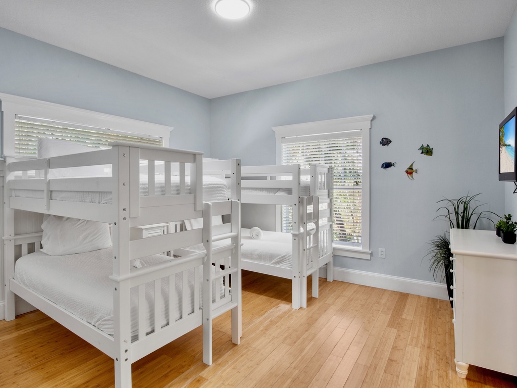 Sixth Bedroom, Two Twin/Twin Bunks