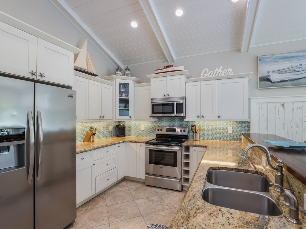 Fully equipped modern kitchen