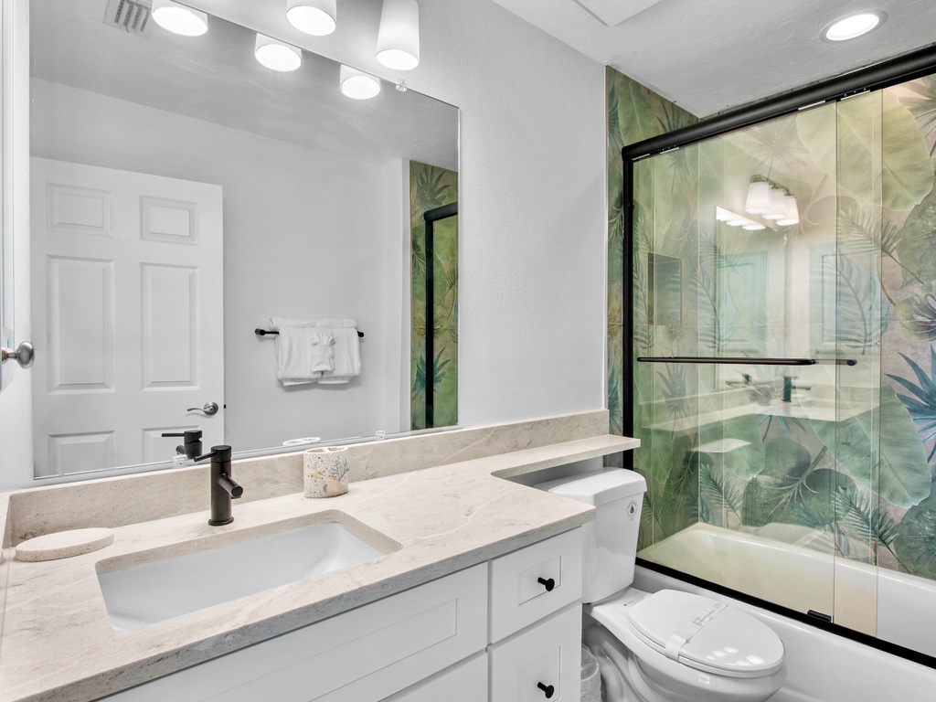 Guest Bathroom (First Floor)- Bathroom with Tub