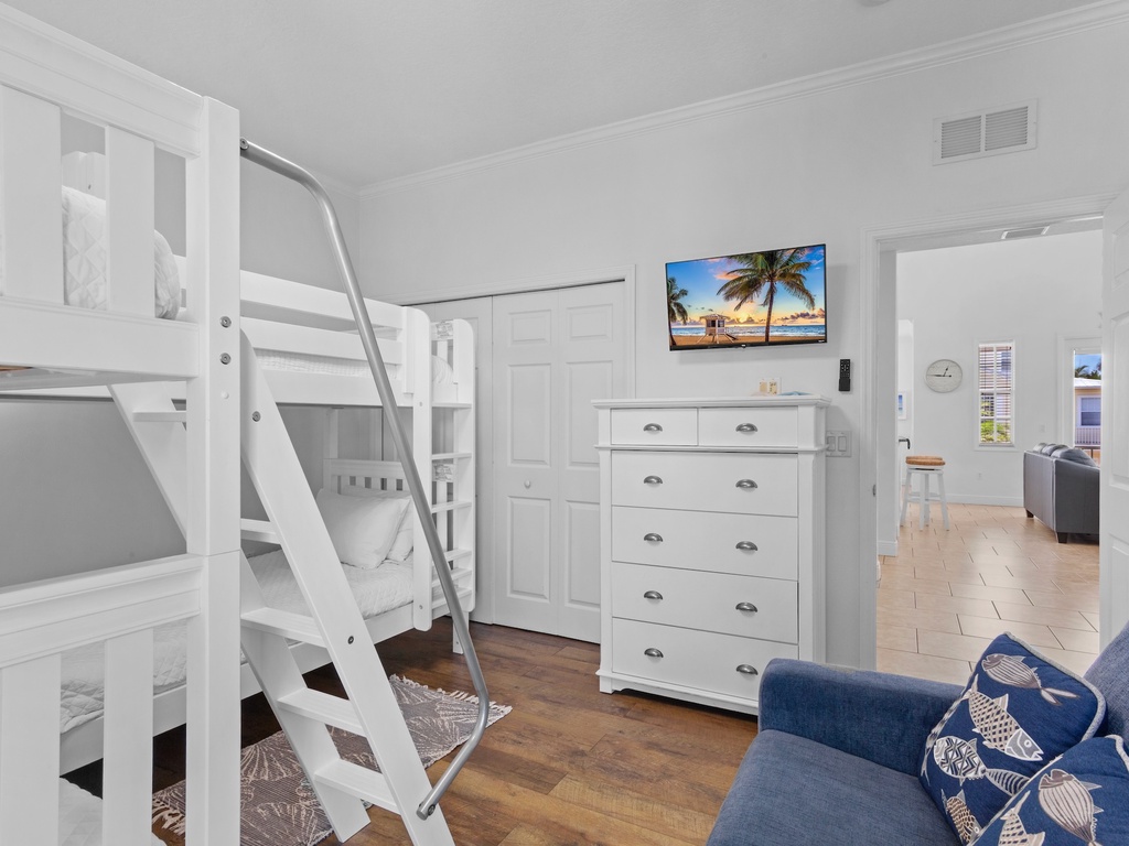 Third Bedroom, Twin/Twin Bunk