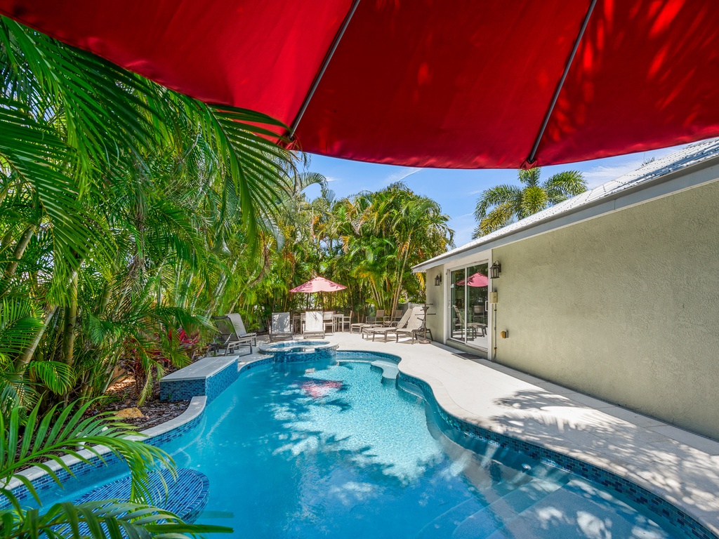 Private pool with spa and outdoor dining area