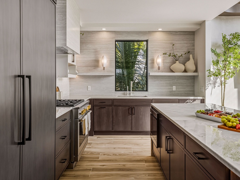 Spacious kitchen with appliances