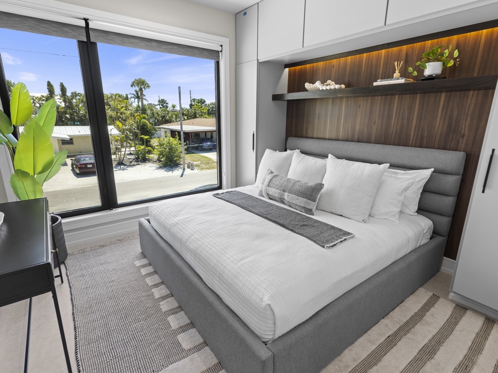 Third Bedroom, King bed