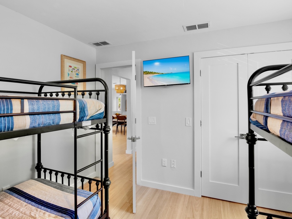 Fourth Bedroom, Two Twin/Twin Bunks