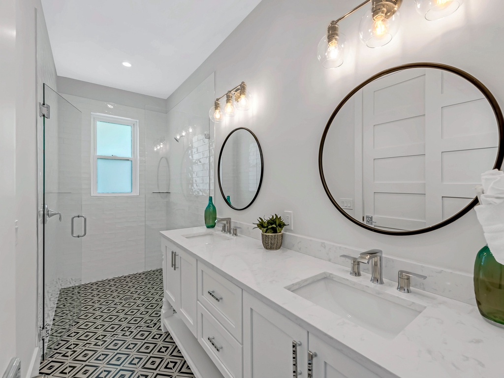 Primary En-Suite Bathroom