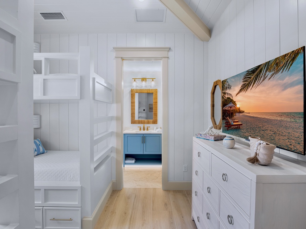 Fourth Bedroom, Two Twin/Twin Bunks