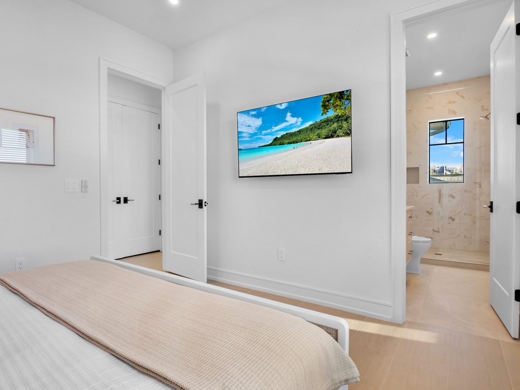 Fourth Bedroom, King bed