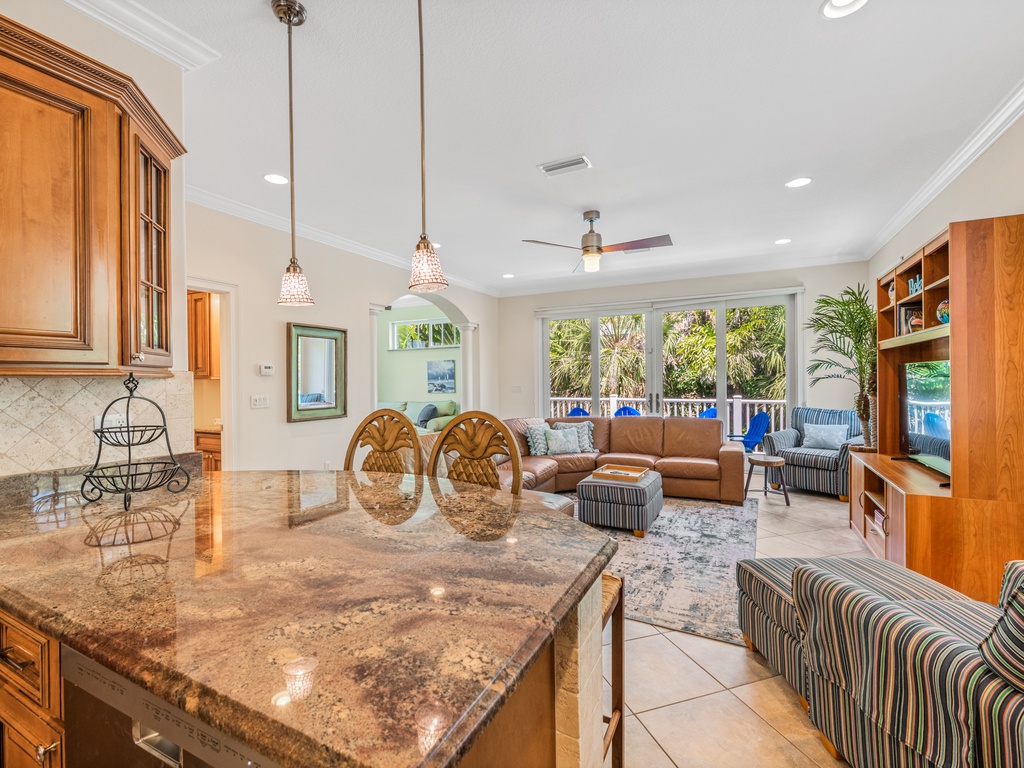 Fully Equipped Kitchen - Breakfast Bar
