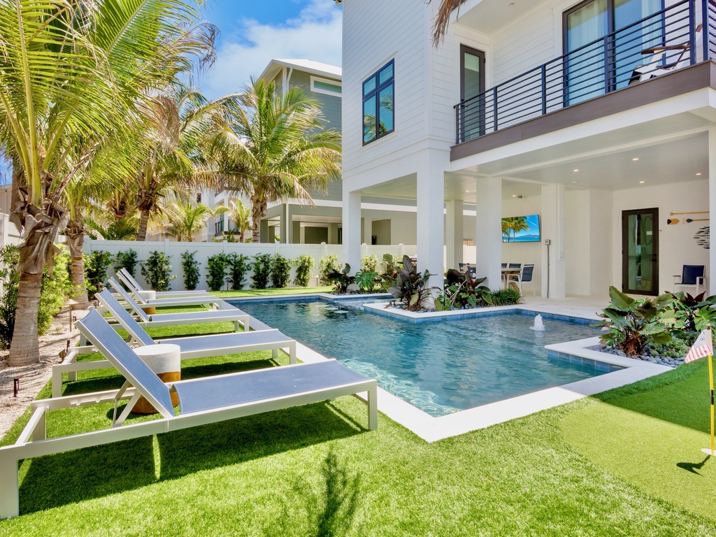 Private Pool and Spa, Poolside Loungers