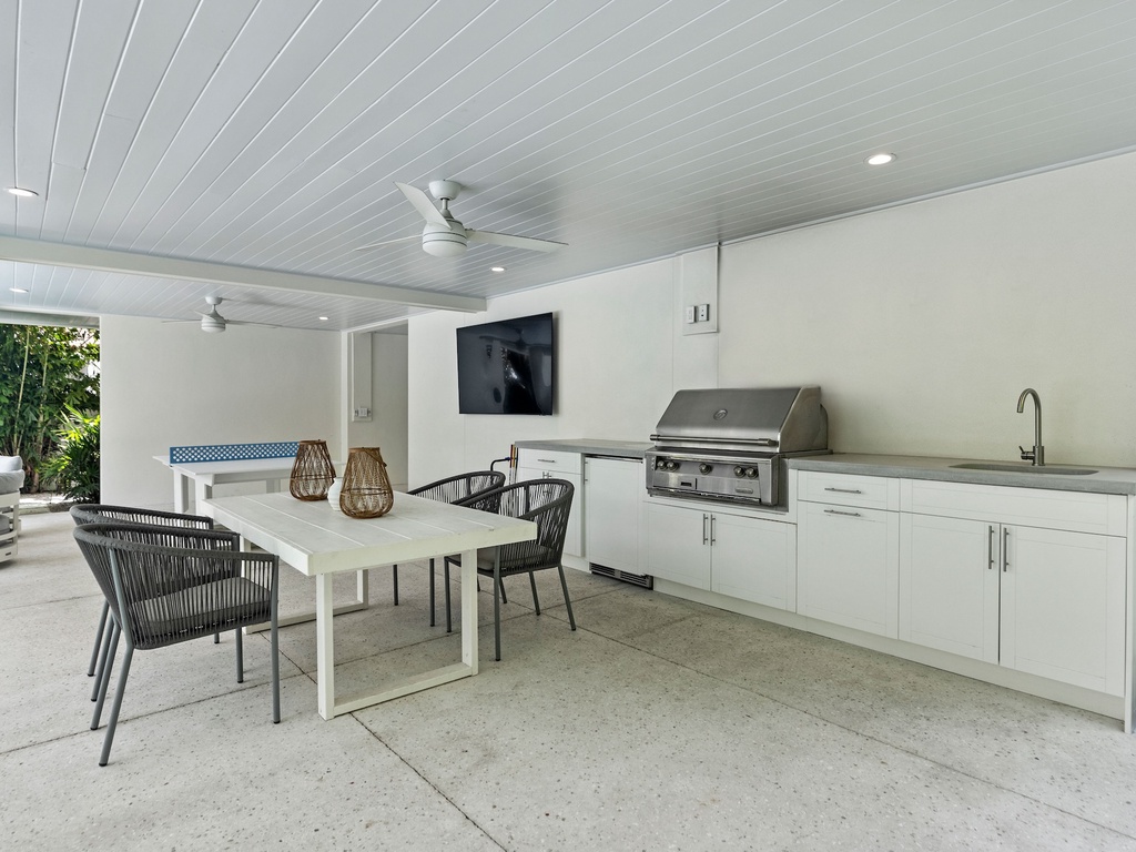 Outdoor Dining Area, Outdoor Grill