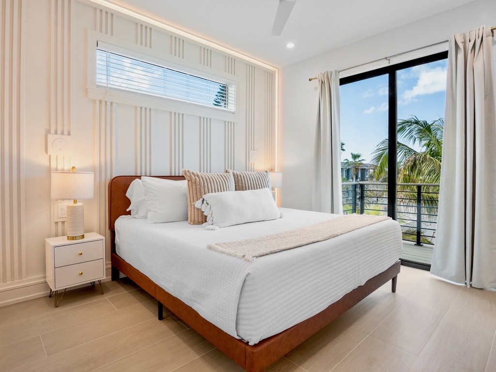 Fourth Bedroom, King bed