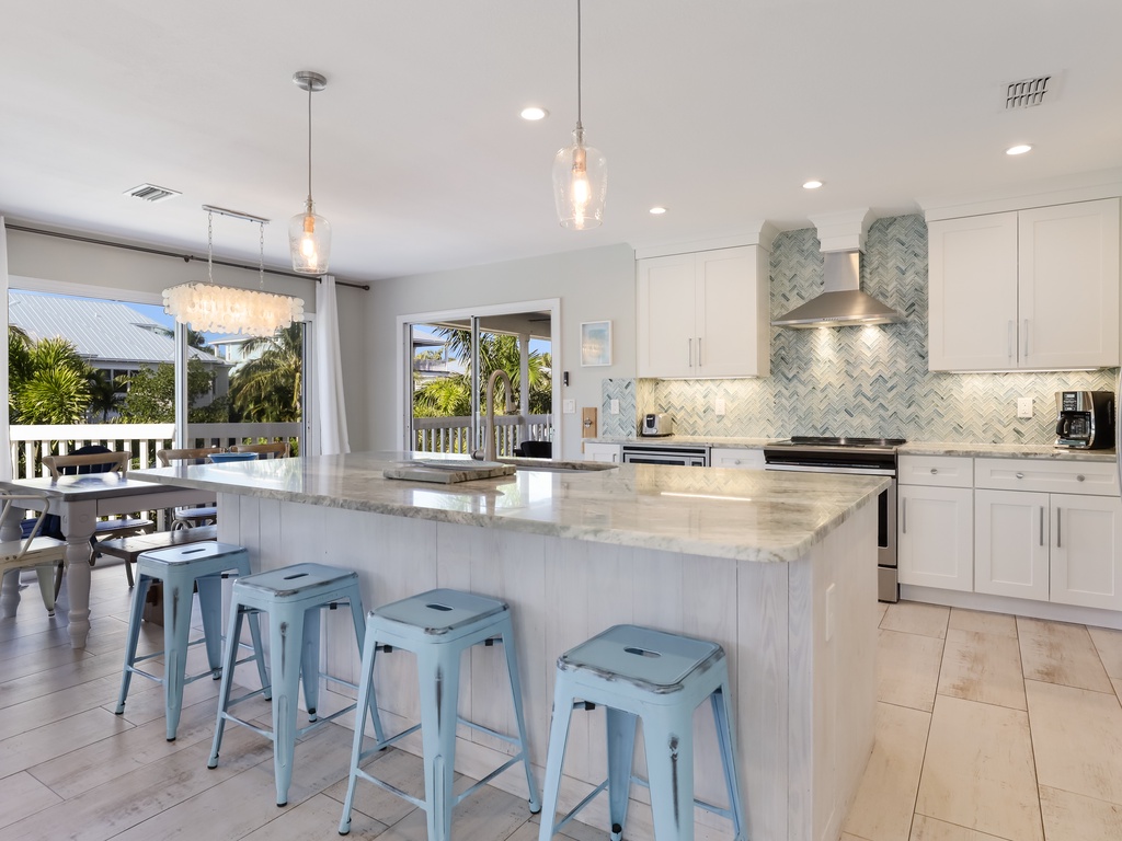 Kitchen Island - Breakfast Bar