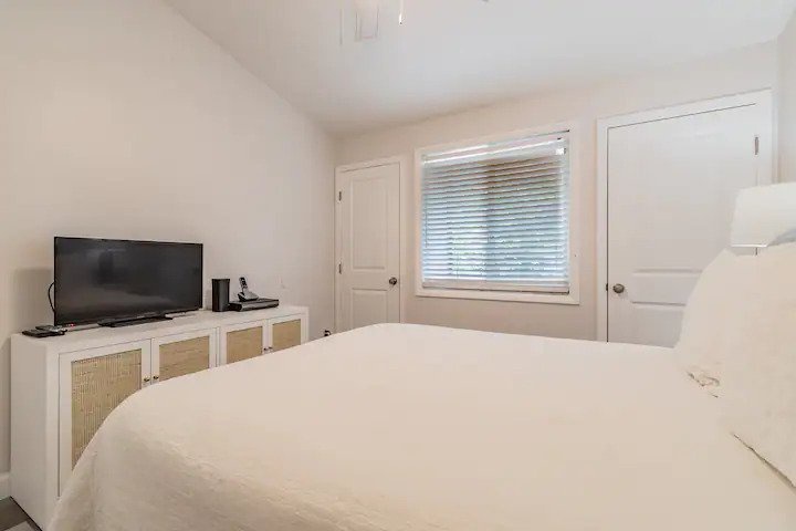 Secondary Bedroom- Queen