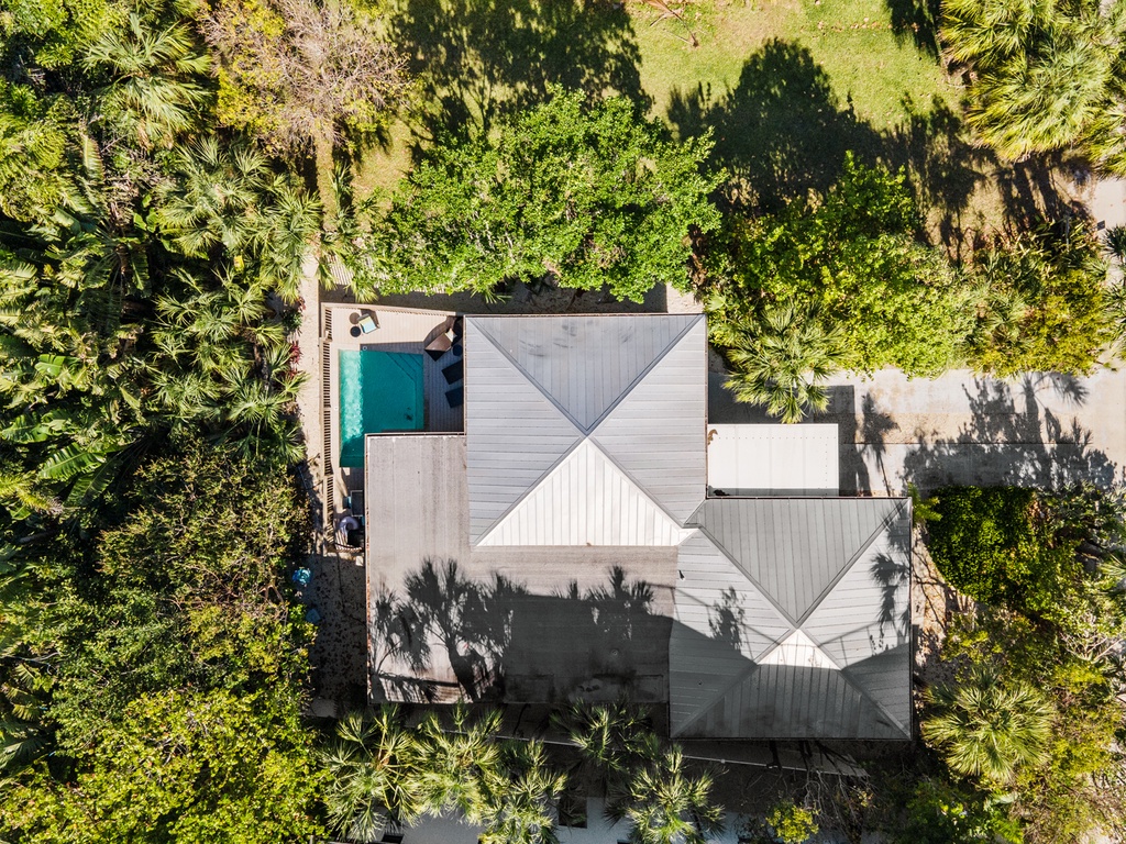 Sweet Melissa's Beach House by AMI Locals