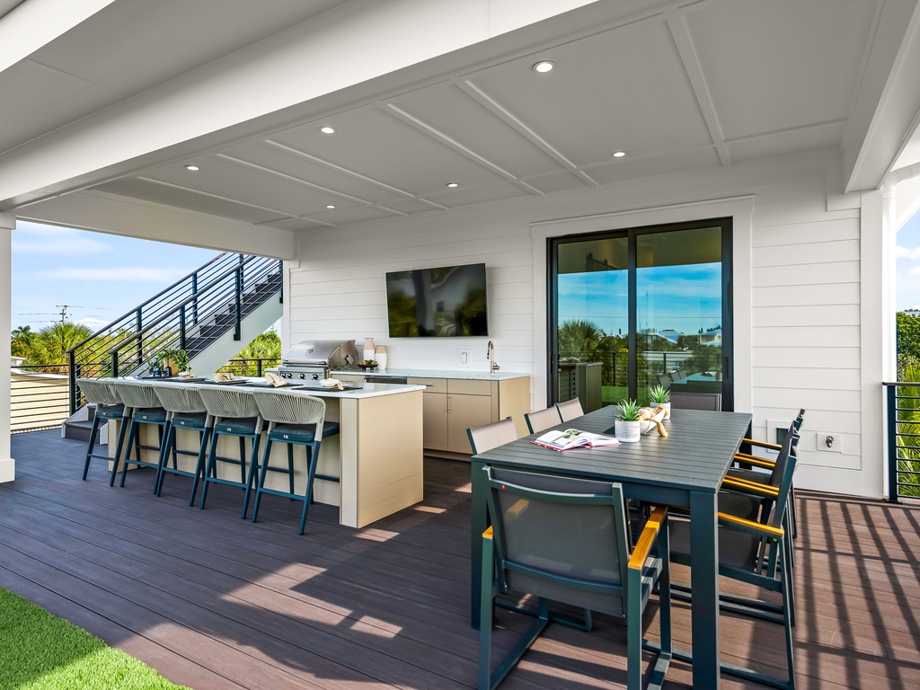 Balcony - Outdoor Bar and Tv