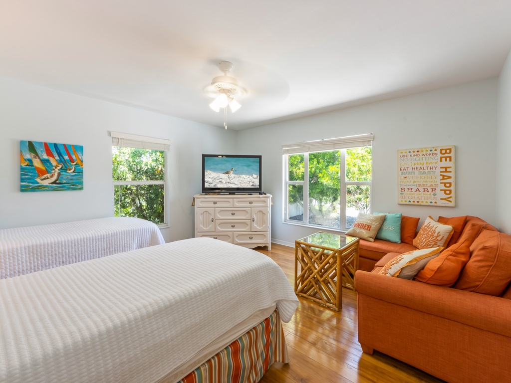 Third Bedroom - Two Twins