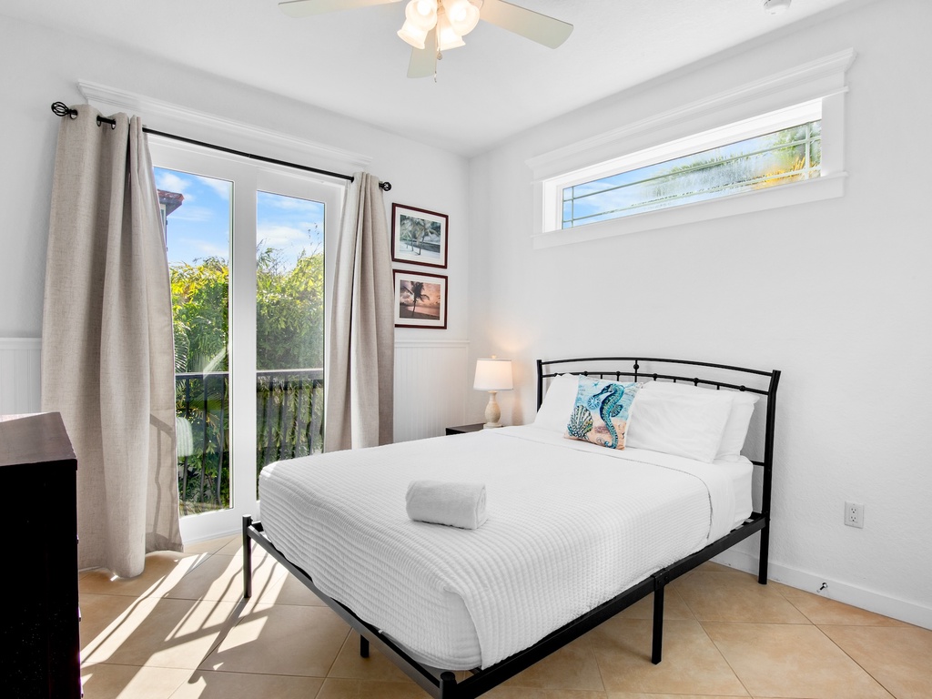 Fifth Bedroom, Queen