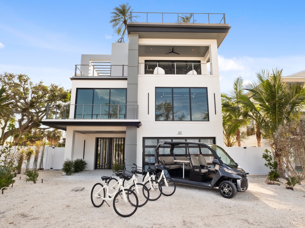 Bikes and Golf Car - Exclusive Amenities