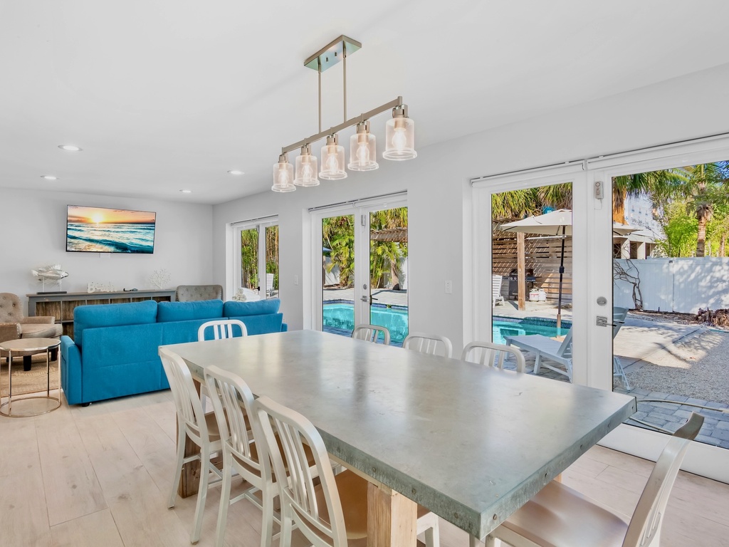 Indoor Dining Room B