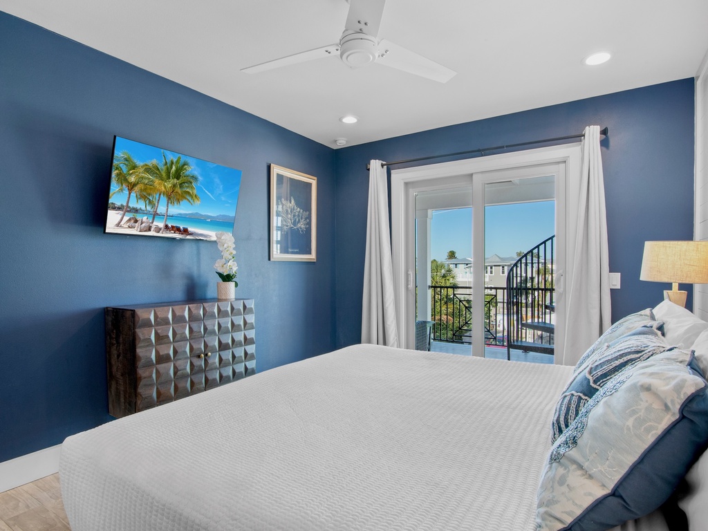 Primary Bedroom (3rd floor), King bed