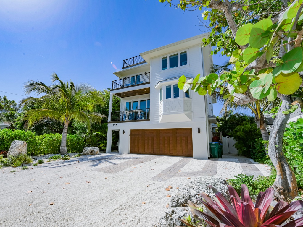 Charming front view of the house