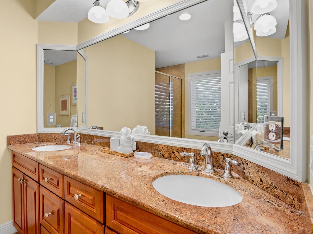 Second Bedroom (Second floor): Ensuite Bathroom