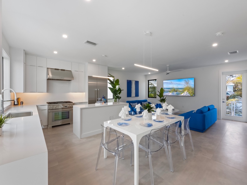 Elegant table seating six