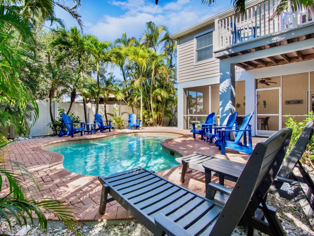 Private pool with sun loungers
