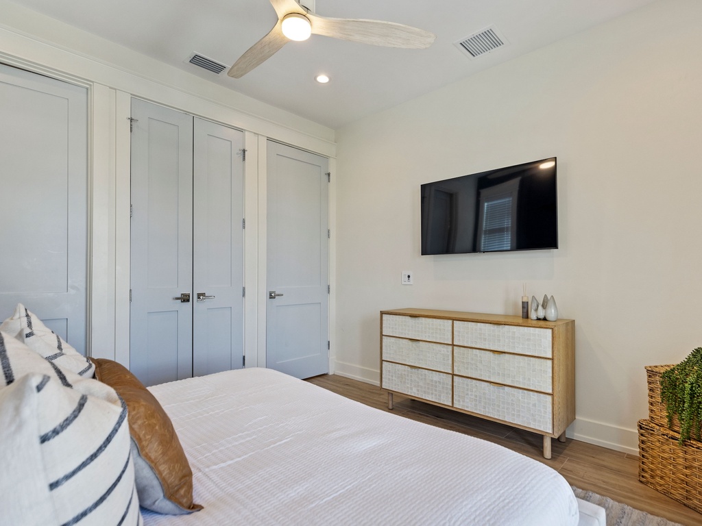 Second Bedroom, King