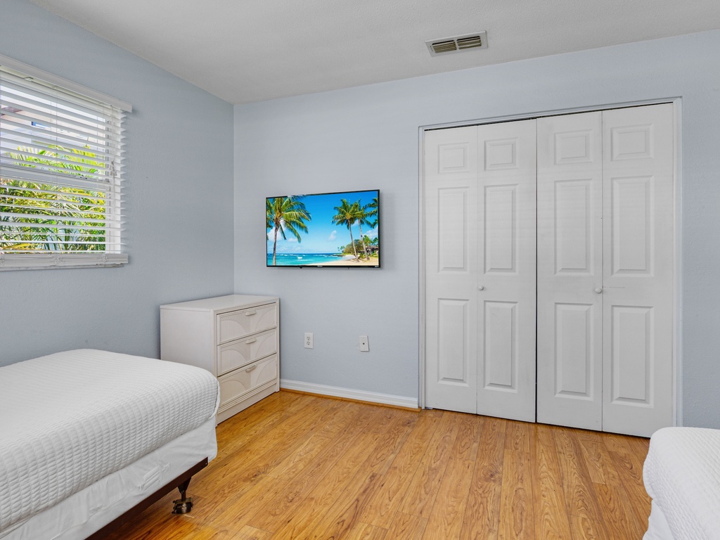 Second Bedroom, 2nd Floor - Two Twin beds