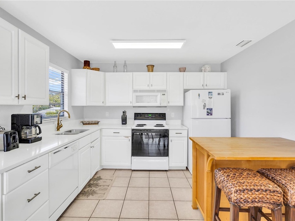 Fully Equipped Kitchen - Sunny Side Down