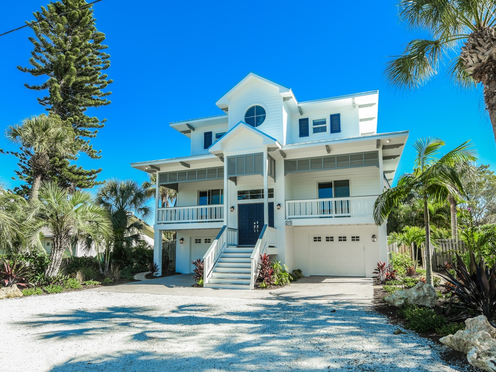 Castaway Cove by AMI Locals